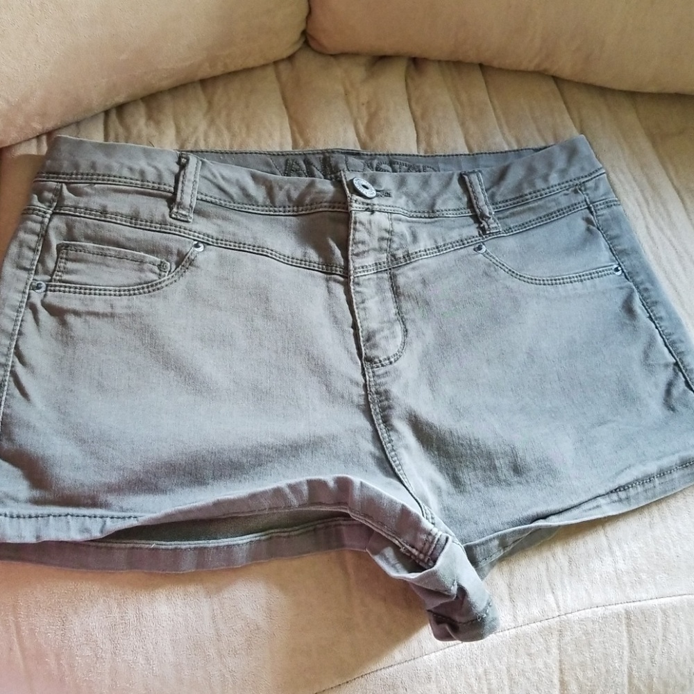 Army green short shorts